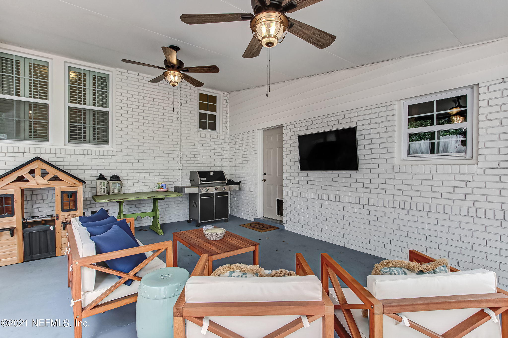 1409 Greenridge Road Jacksonville, FL 32207 - Photo 35 of 44 Perfect enetrtaining space