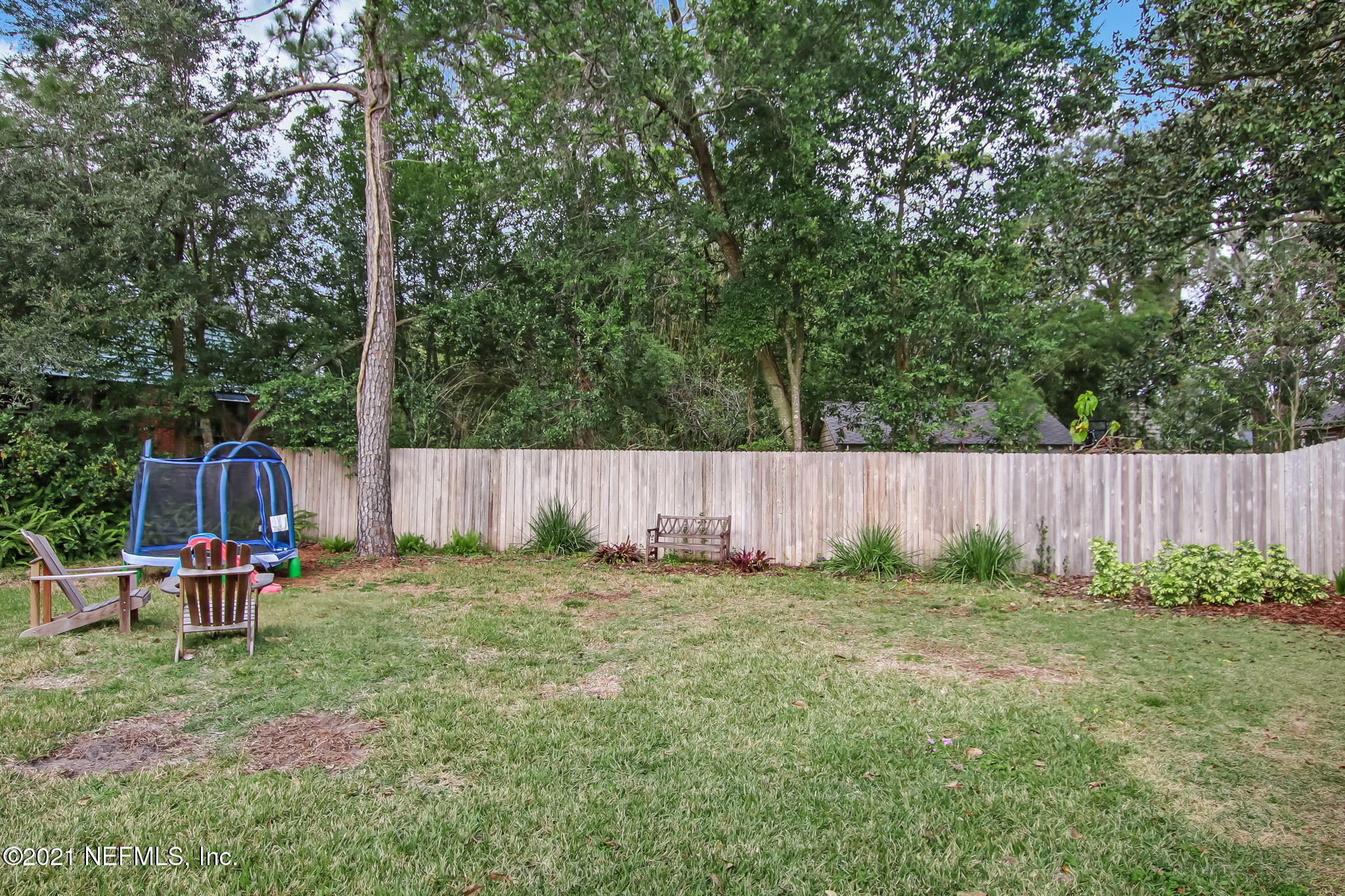 1409 Greenridge Road Jacksonville, FL 32207 - Photo 37 of 44 Side yard
