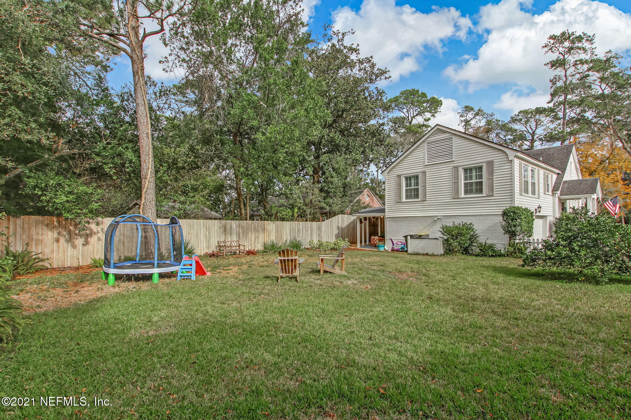 1409 Greenridge Road Jacksonville, FL 32207 - Photo 39 of 44 Side yard