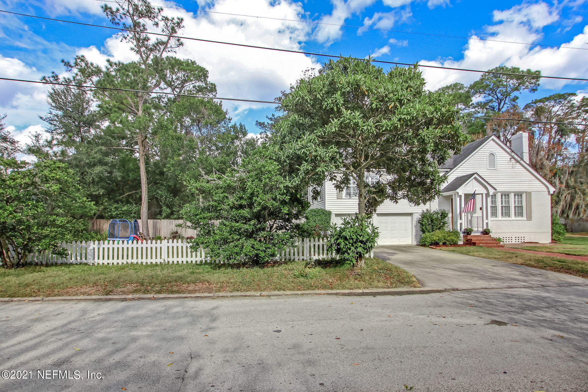 1409 Greenridge Road Jacksonville, FL 32207 - Photo 5 of 44 Front view with side yard