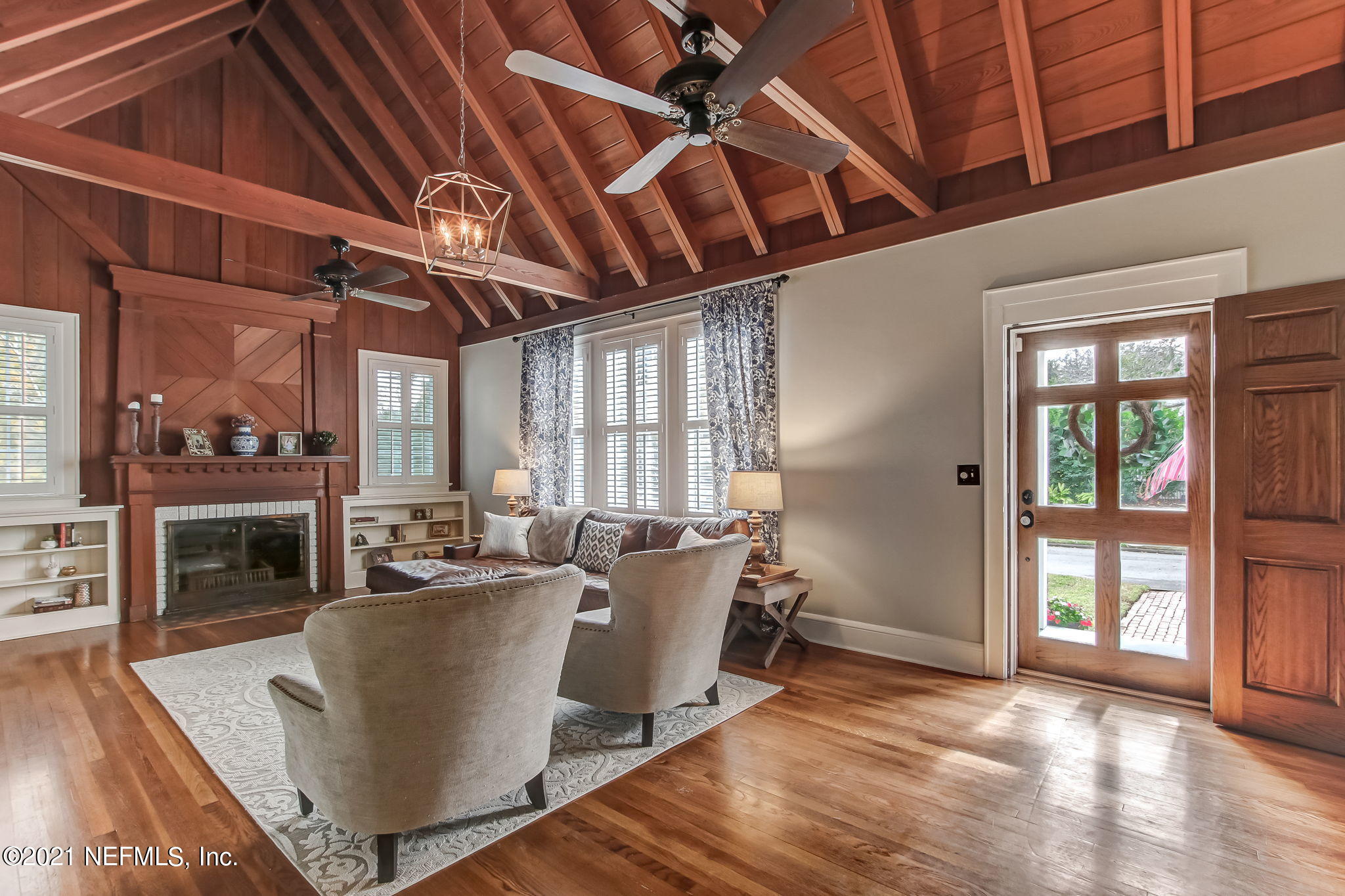 1409 Greenridge Road Jacksonville, FL 32207 - Photo 9 of 44 Living room