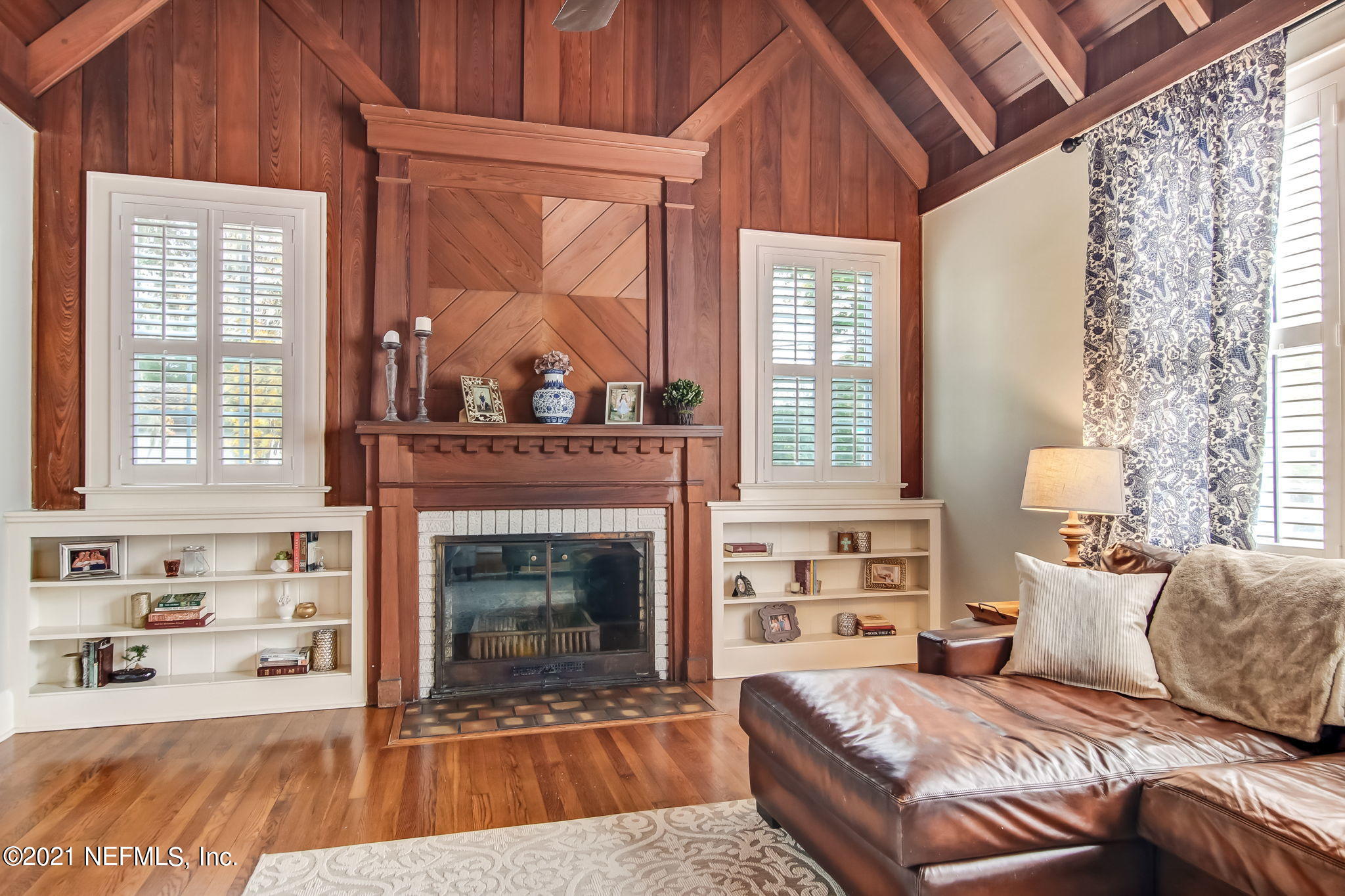 1409 Greenridge Road Jacksonville, FL 32207 - Photo 10 of 44 Mantle detail