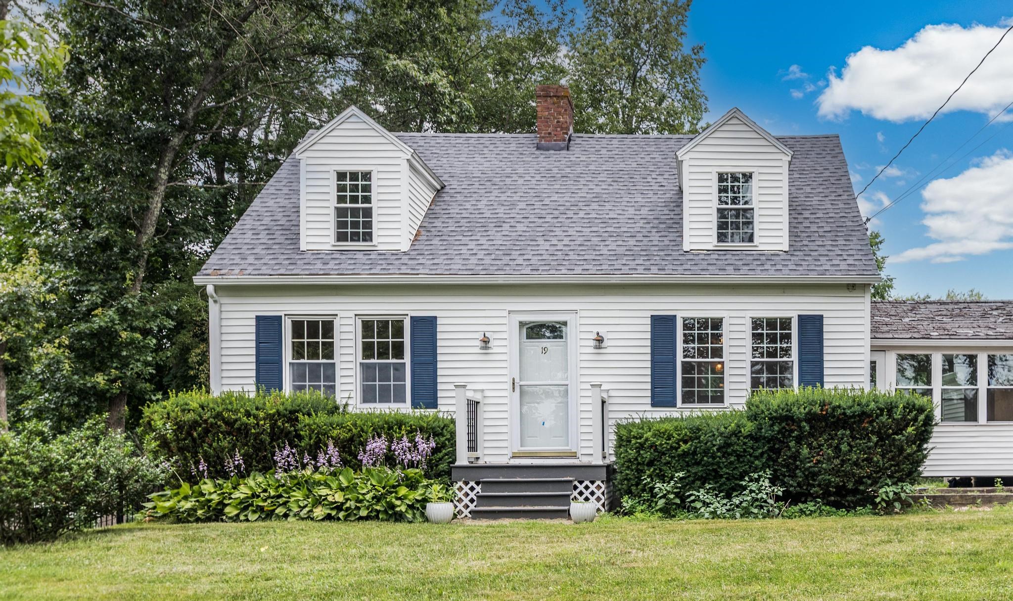 19 Winnicutt Road Stratham, NH 03885 - Photo 3 of 35 Gallery Image 3