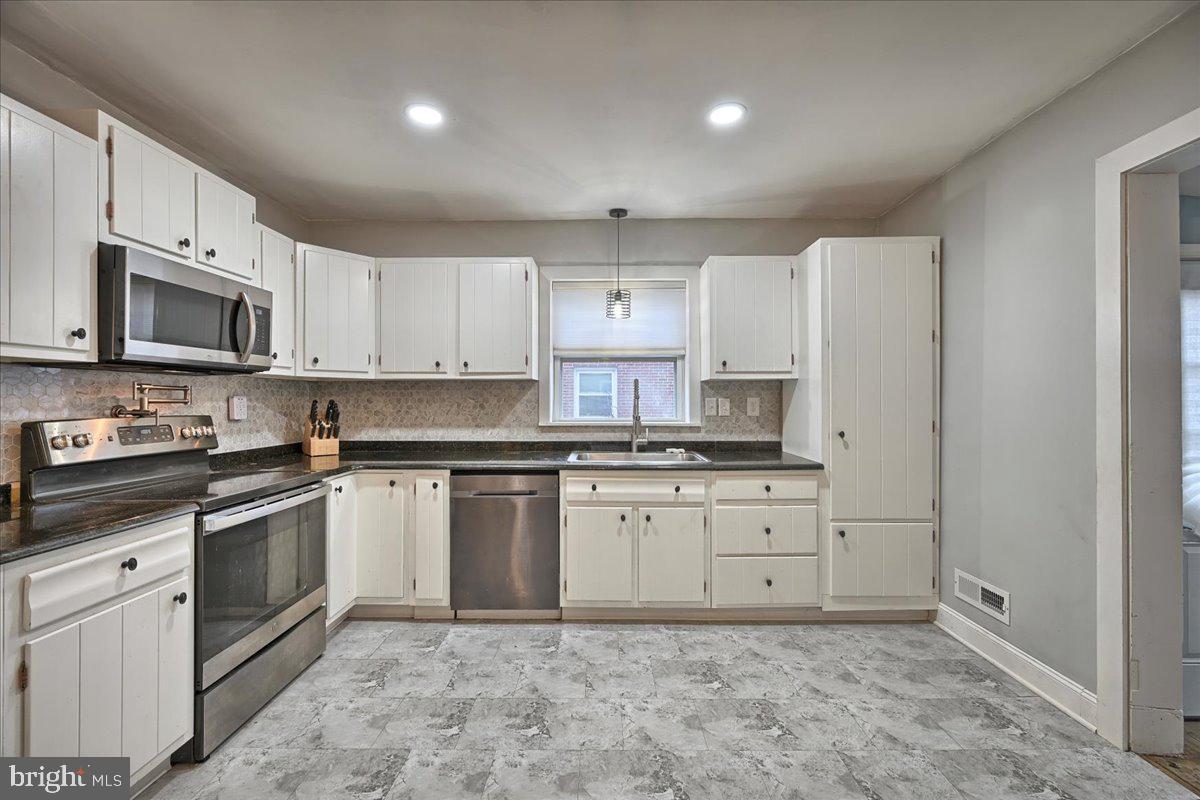 426 Appletree Road Camp Hill, PA 17011 - Photo 9 of 36 Gallery Image 9