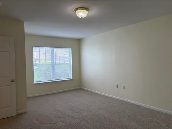 $2,150 | 2736 South Knightsbridge Circle, Ann Arbor, MI 48105