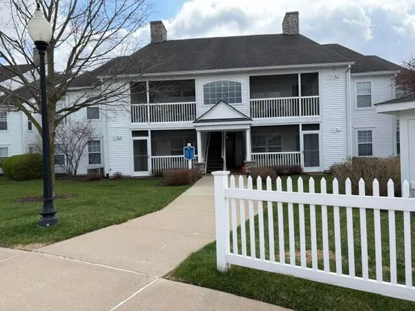 $2,150 | 2736 South Knightsbridge Circle, Ann Arbor, MI 48105