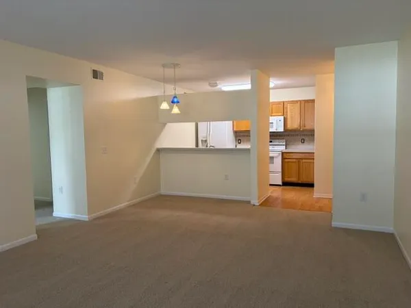 $2,150 | 2736 South Knightsbridge Circle, Ann Arbor, MI 48105