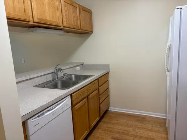 $2,150 | 2736 South Knightsbridge Circle, Ann Arbor, MI 48105