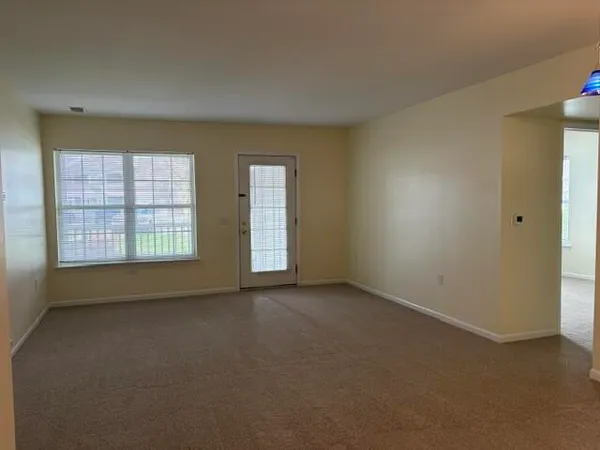 $2,150 | 2736 South Knightsbridge Circle, Ann Arbor, MI 48105