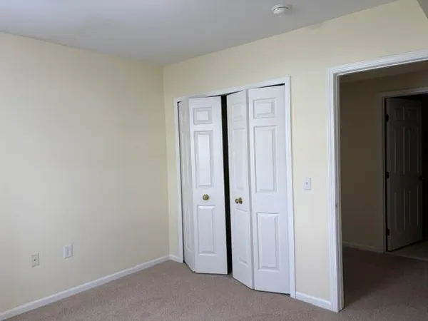 $2,150 | 2736 South Knightsbridge Circle, Ann Arbor, MI 48105