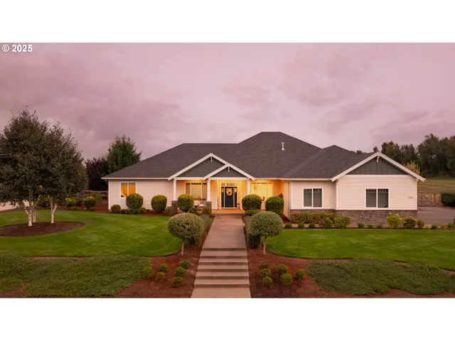 $1,325,000 | 2050 Northwest Fox Swale Lane, McMinnville, OR 97128