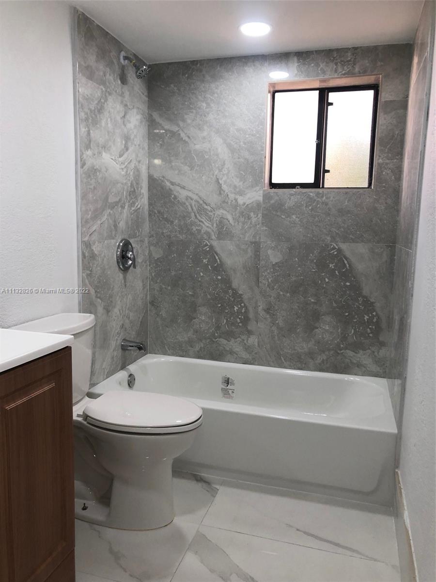 8600 Southwest 133rd Avenue Road, Unit 401 Miami, FL 33183 - Photo 14 of 19 Bathroom 2