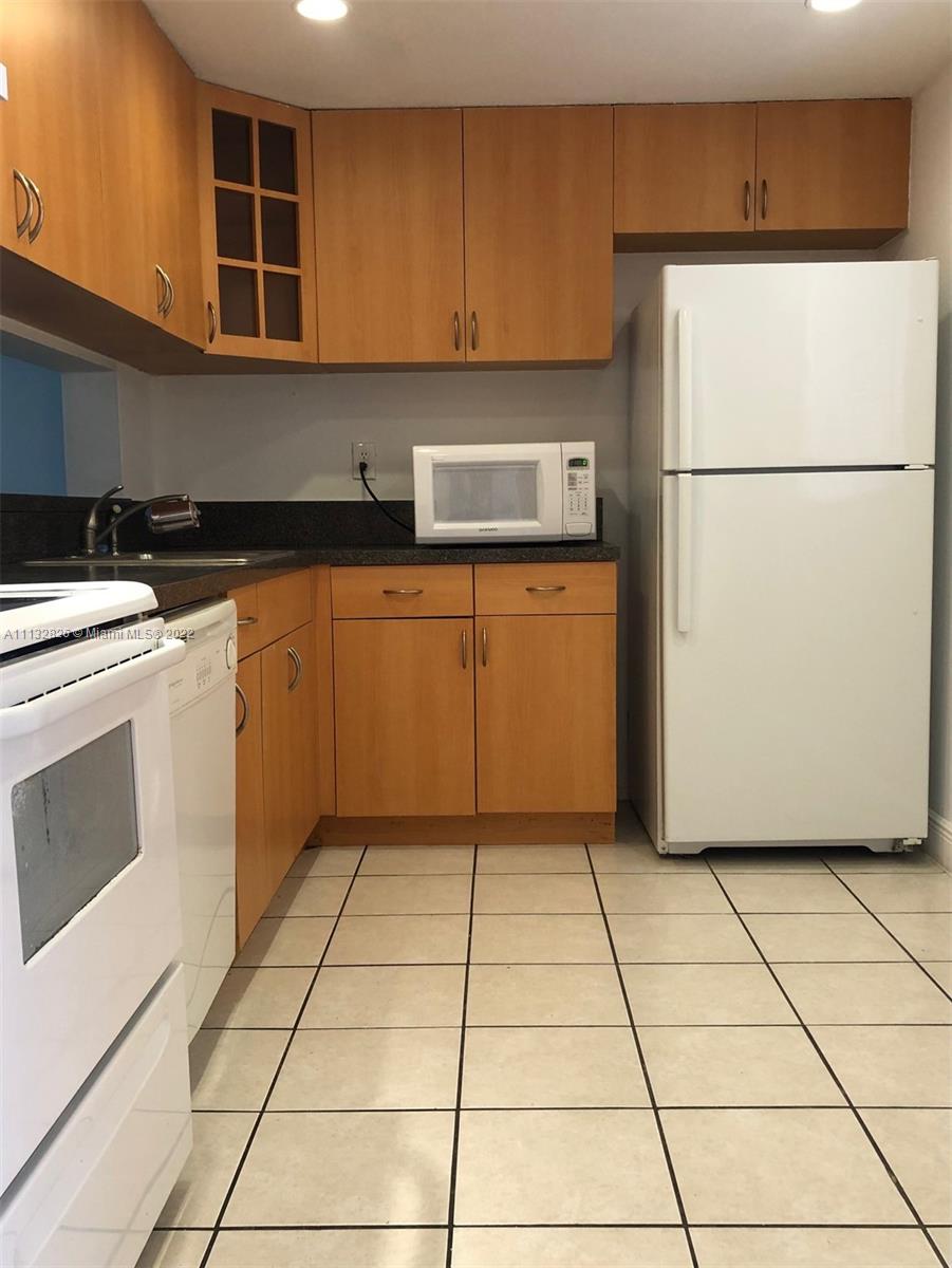 8600 Southwest 133rd Avenue Road, Unit 401 Miami, FL 33183 - Photo 4 of 19 Kitchen