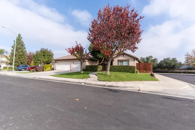 $575,000 | 2449 Megan Avenue, Clovis, CA 93611