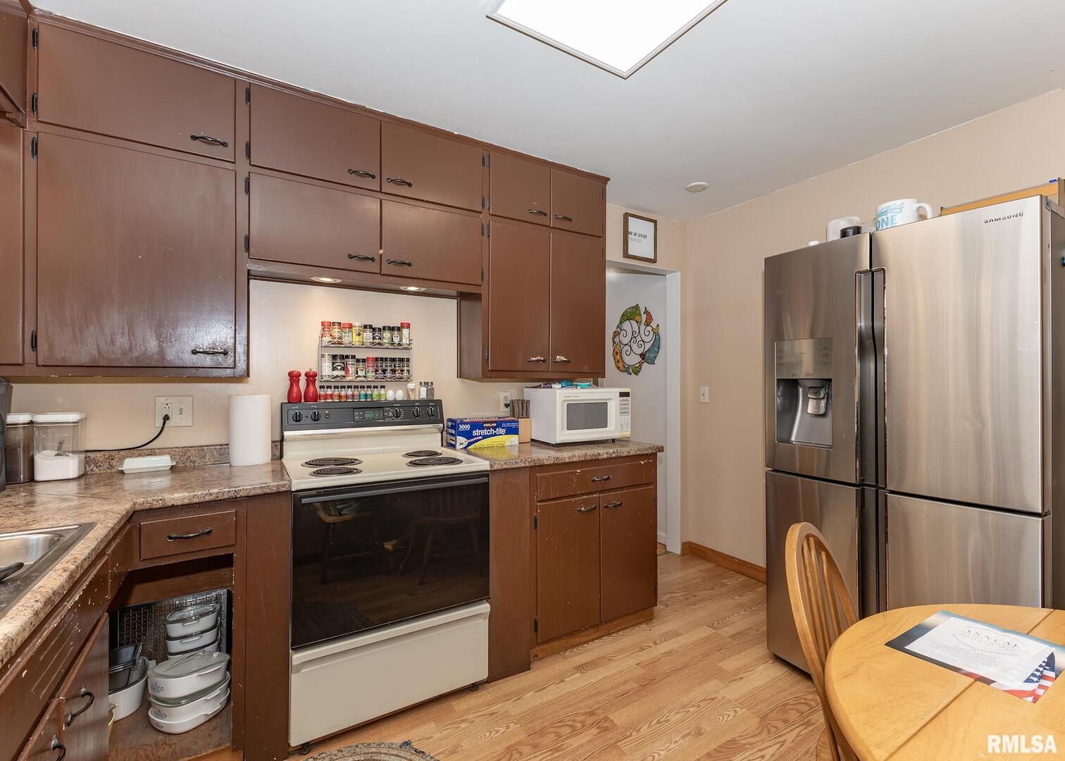 3525 Cleveland Street Clinton, IA 52732 - Photo 9 of 21