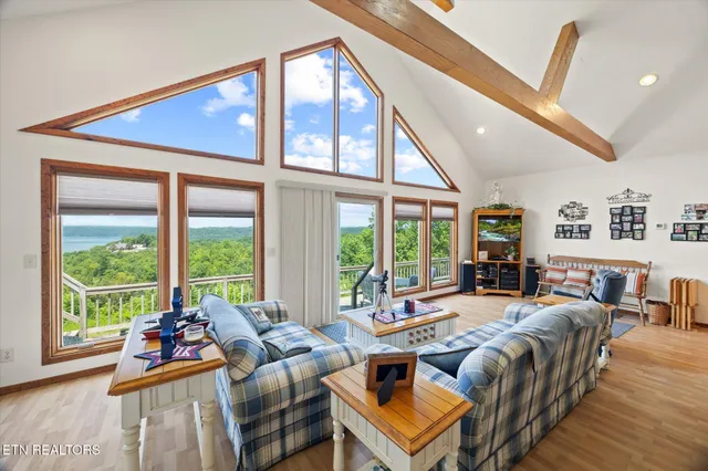 $649,000 | 7380 Lillydale Road, Byrdstown, TN 38549