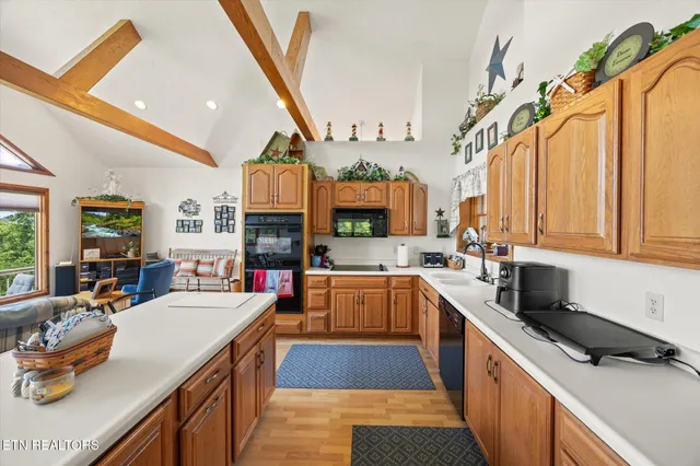 $649,000 | 7380 Lillydale Road, Byrdstown, TN 38549