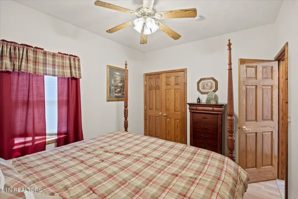 $649,000 | 7380 Lillydale Road, Byrdstown, TN 38549