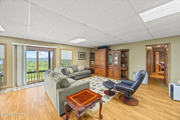 $649,000 | 7380 Lillydale Road, Byrdstown, TN 38549