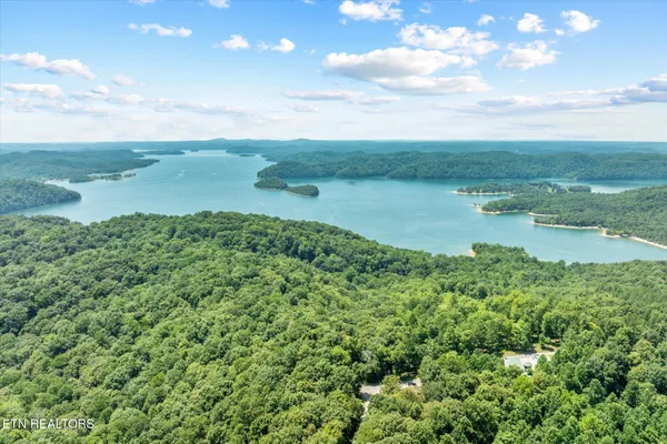$649,000 | 7380 Lillydale Road, Byrdstown, TN 38549