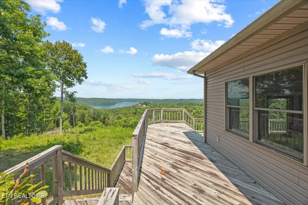 $649,000 | 7380 Lillydale Road, Byrdstown, TN 38549