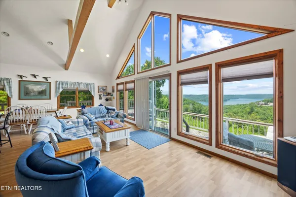 $649,000 | 7380 Lillydale Road, Byrdstown, TN 38549