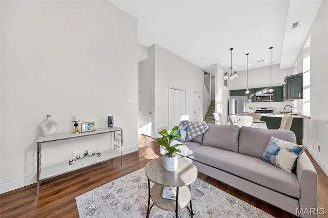 $224,500 | 1621 South 11th Street, Unit D, St. Louis, MO 63104