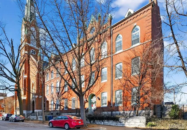 $224,500 | 1621 South 11th Street, Unit D, St. Louis, MO 63104