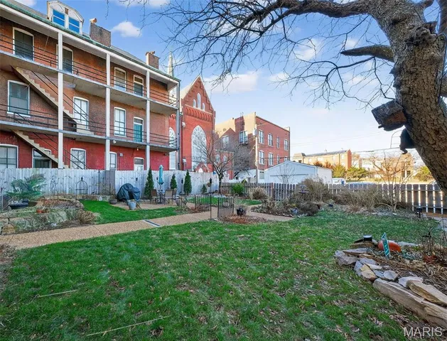 $224,500 | 1621 South 11th Street, Unit D, St. Louis, MO 63104