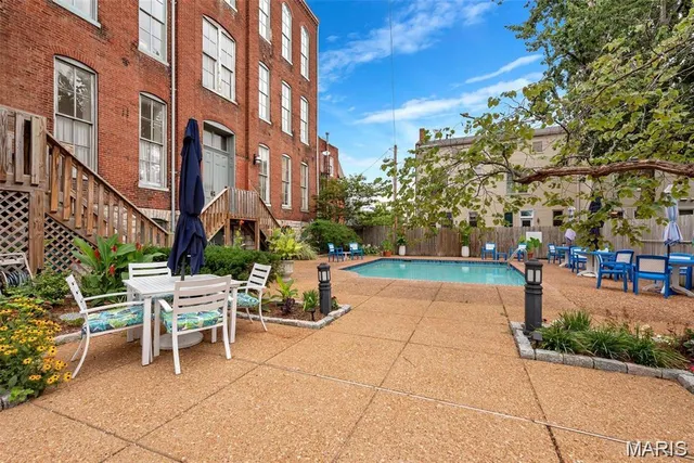 $224,500 | 1621 South 11th Street, Unit D, St. Louis, MO 63104