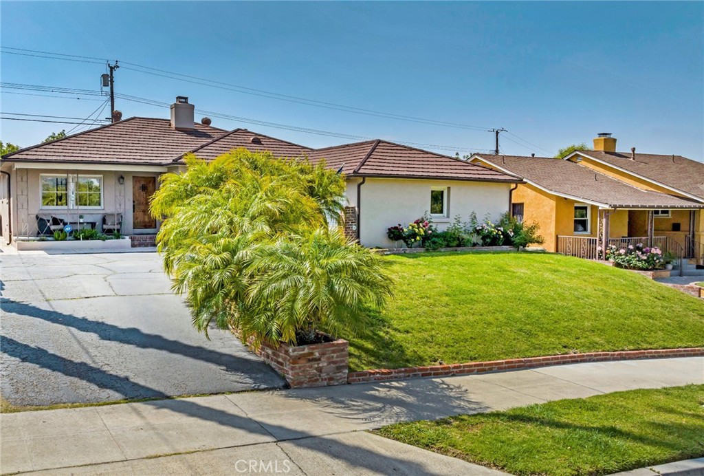 818 Bethany Road Burbank, CA 91504 - Photo 16 of 23 a front view of a house with garden