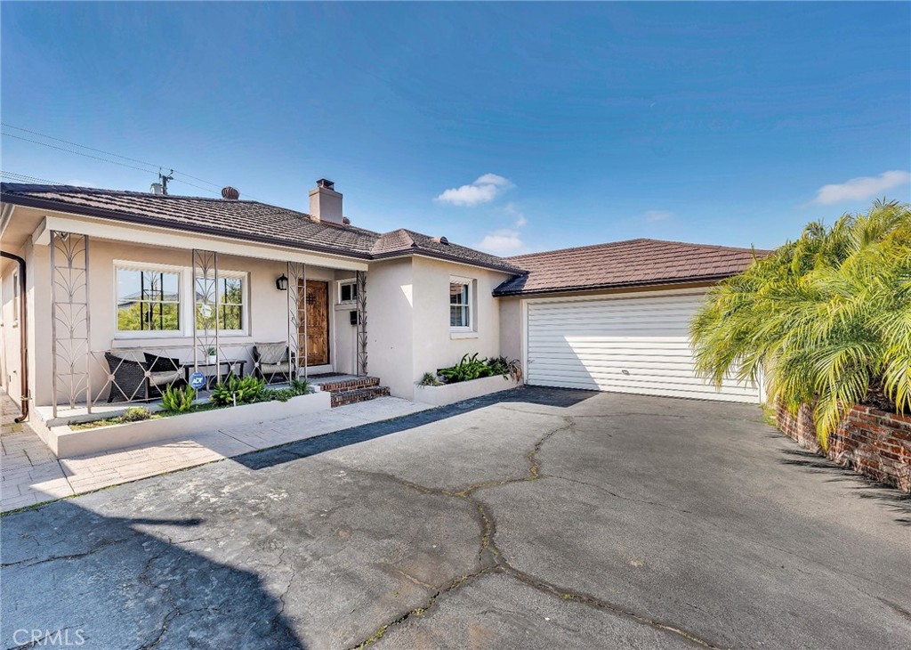 818 Bethany Road Burbank, CA 91504 - Photo 5 of 23 a view of a house with outdoor space and palm trees