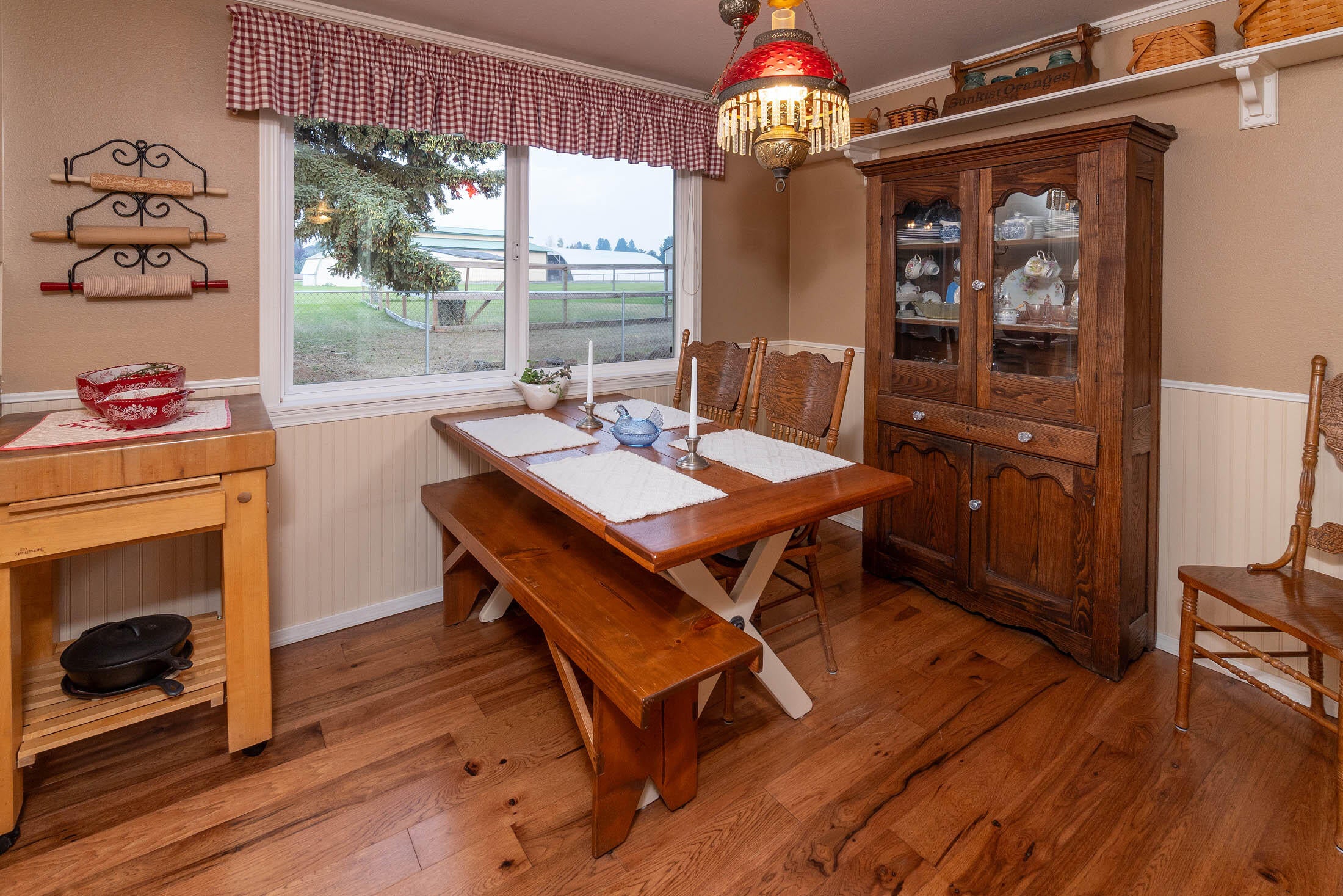 21665 Old Red Road Bend, OR 97702 - Photo 8 of 34 Dining area. Antique lamp and butcher block table are not included.