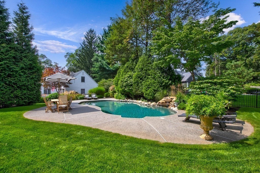 34 Longview Road Reading, MA 01867 - Photo 3 of 42 Gallery Image 3