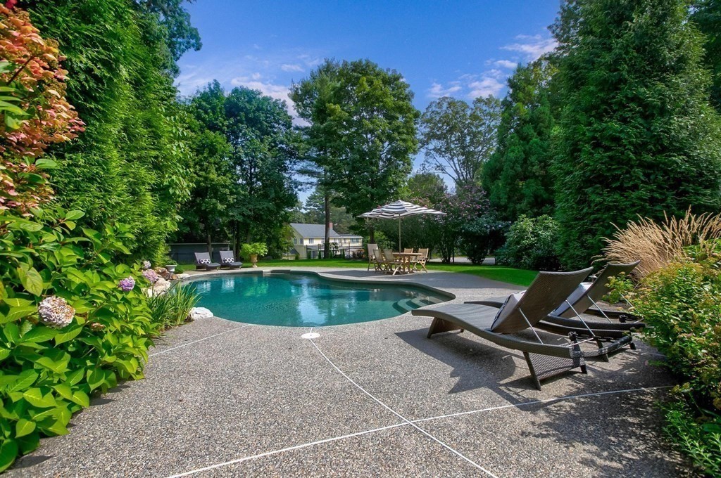 34 Longview Road Reading, MA 01867 - Photo 5 of 42 Gallery Image 5