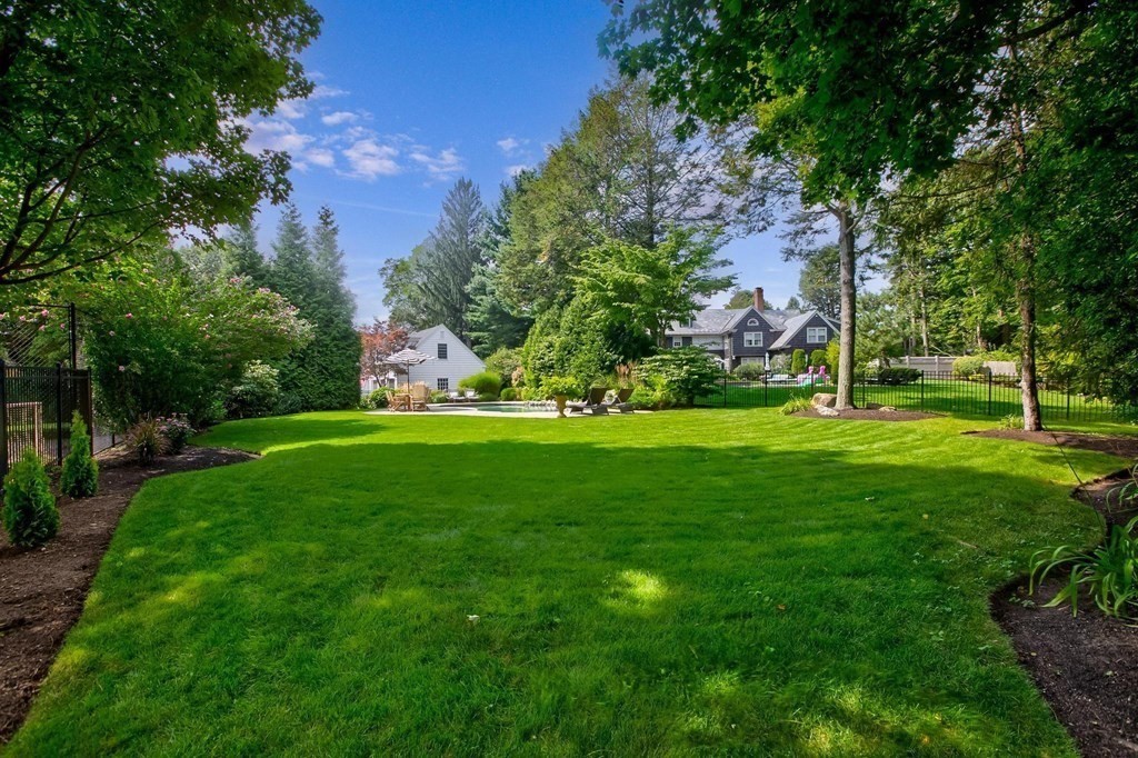 34 Longview Road Reading, MA 01867 - Photo 6 of 42 Gallery Image 6