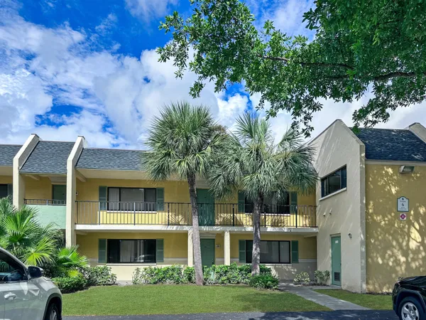 $173,900 | 604 Meadows Circle, Unit 604, Boynton Beach, FL 33436