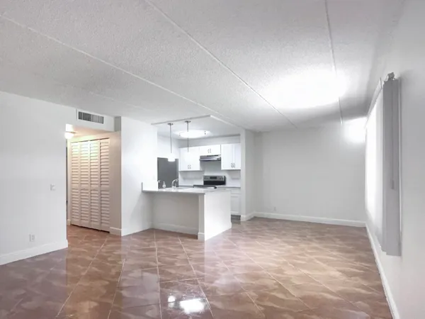 $173,900 | 604 Meadows Circle, Unit 604, Boynton Beach, FL 33436