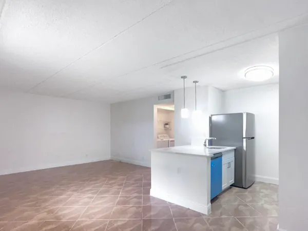 $173,900 | 604 Meadows Circle, Unit 604, Boynton Beach, FL 33436