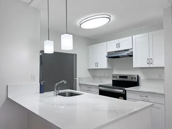 $173,900 | 604 Meadows Circle, Unit 604, Boynton Beach, FL 33436