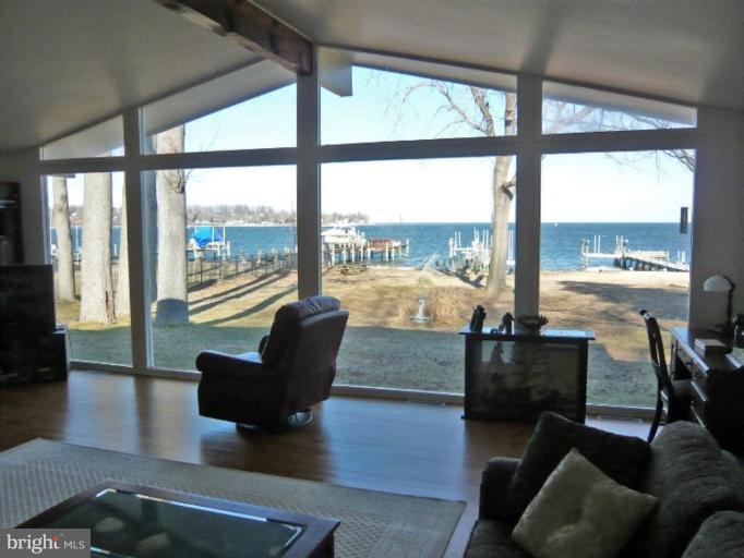 1158 River Bay Road Annapolis, MD 21409 - Photo 9 of 23 Great Room Glass Wall - interior view