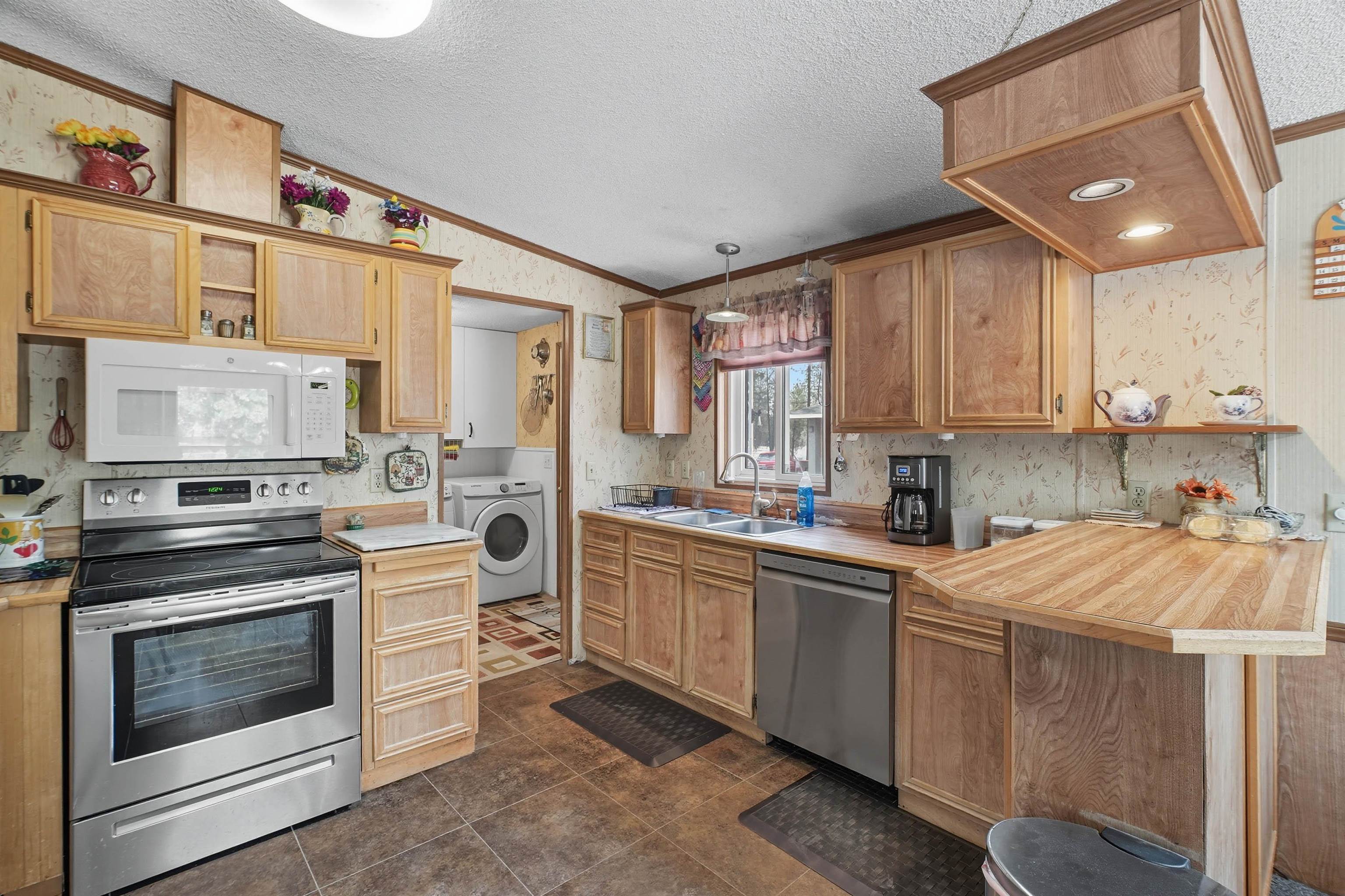 12610 South Gardner Road Cheney, WA 99004 - Photo 2 of 37