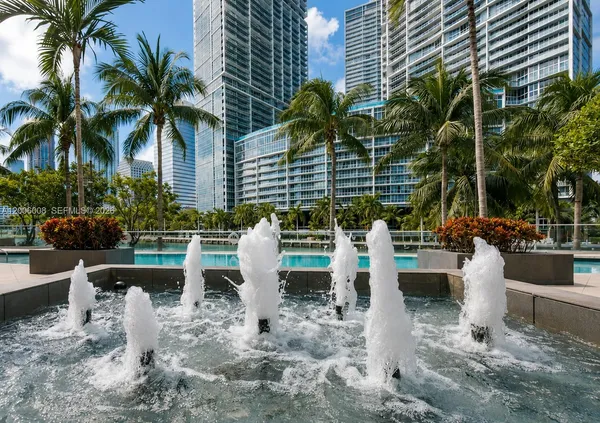 $1,190,000 | 901 Brickell Key Boulevard, Unit 1009, Miami, FL 33131