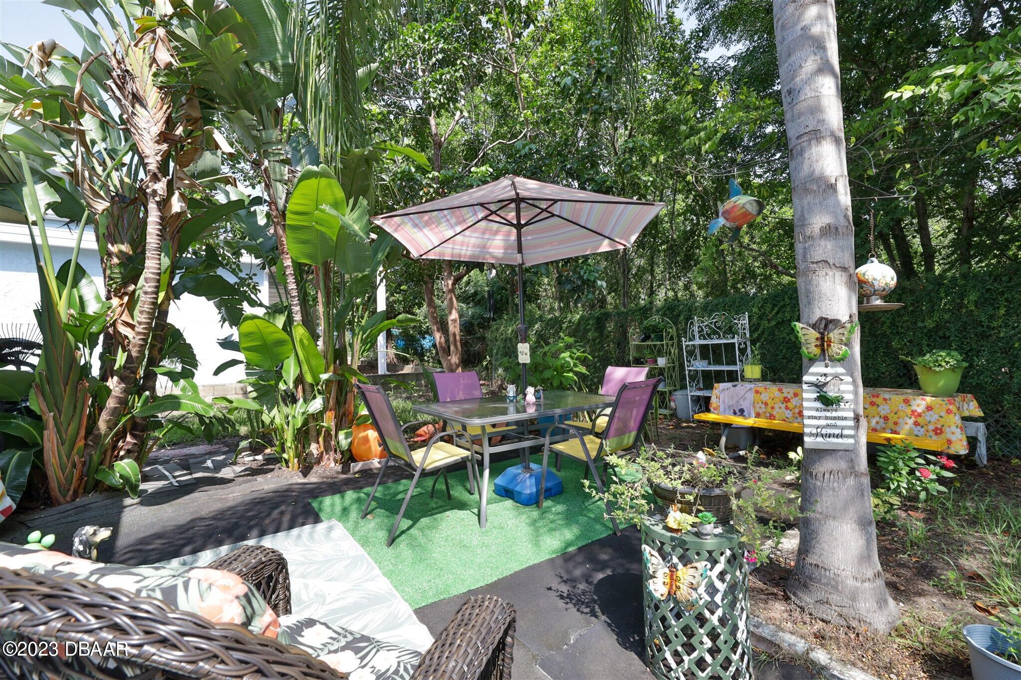113 Evergreen Avenue Edgewater, FL 32132 - Photo 35 of 47 a backyard of a house with table and chairs