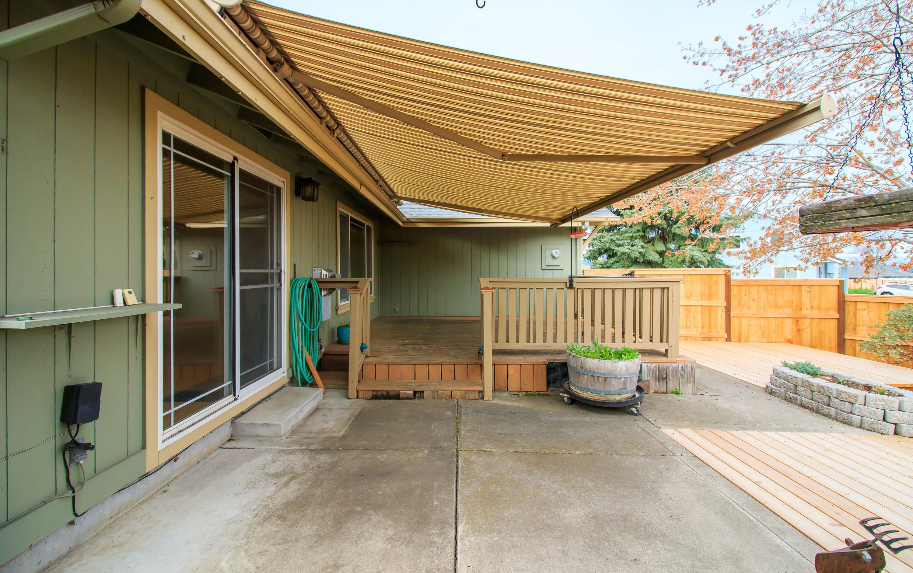 135 Suncrest Road Talent, OR 97540 - Photo 28 of 31 Deck5