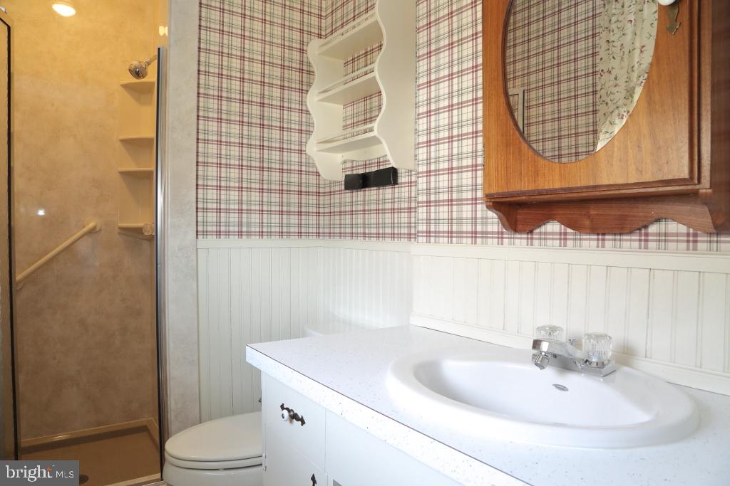511 Saratoga Road Lancaster, PA 17603 - Photo 14 of 21 Bathroom