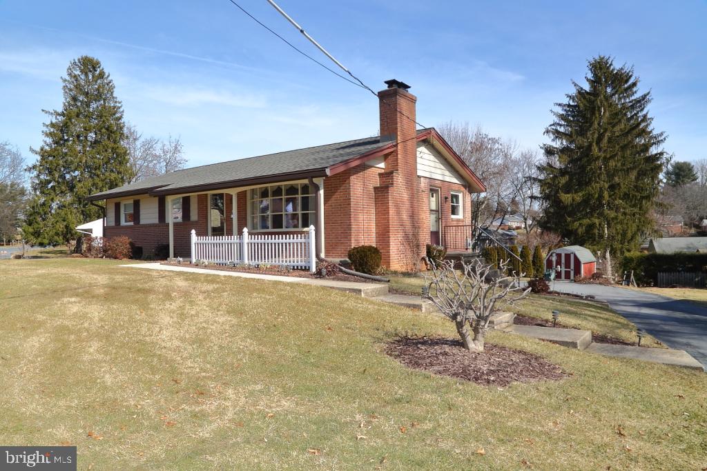 511 Saratoga Road Lancaster, PA 17603 - Photo 20 of 21 Side View