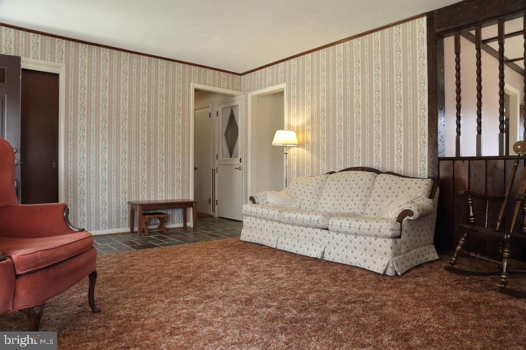 511 Saratoga Road Lancaster, PA 17603 - Photo 3 of 21 Living Room