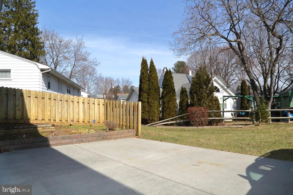 511 Saratoga Road Lancaster, PA 17603 - Photo 21 of 21 Patio