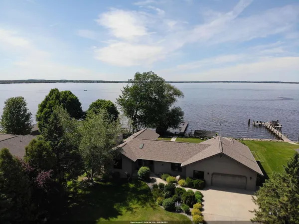 $999,900 | 9512 Laura Lane, Winneconne, WI 54986
